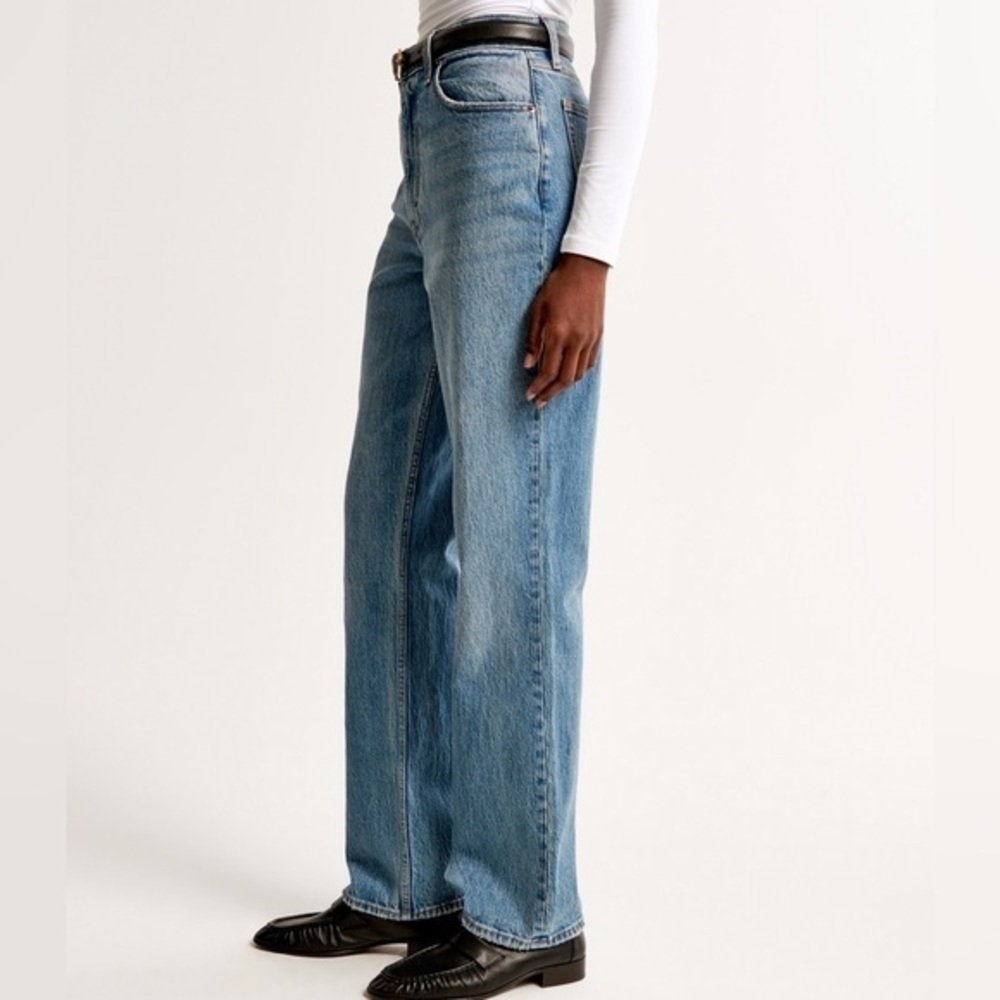 Abercrombie The 90s Straight Ultra High Rise Jeans Midwash Raw Hem Size 25/0